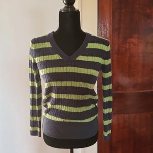 Sz Med Tommy Hilfiger v-neck sweater